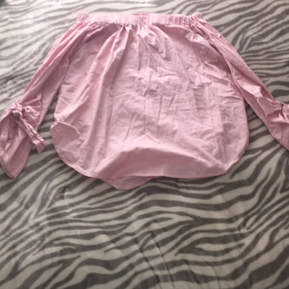 Off the shoulders long sleeve top
